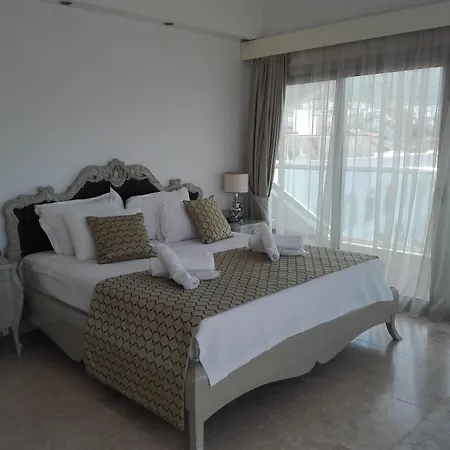 Egesu Marina Πανσιόν Gulluk